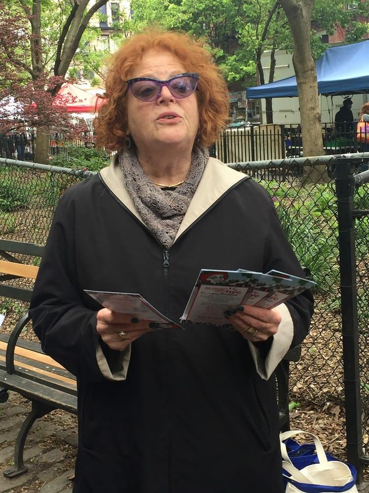 Susan Birnbaum distributing maps for her walking tour